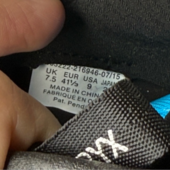 Arc'teryx Black and Pink Athletic Shoes size 9 - Picture 8 of 9